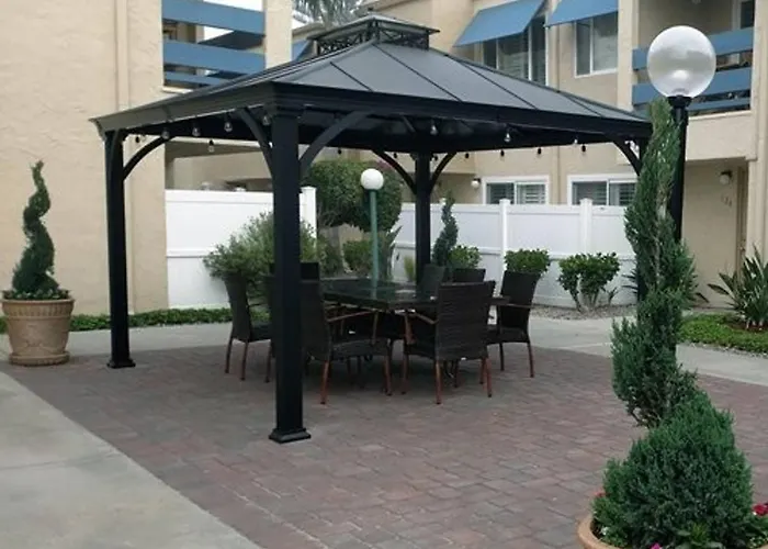 Sand Pebbles Resort - Amazing 2 Bedroom Condo Right By The Beaches & Attractions